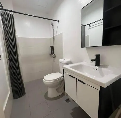 Deluxe Cozy Corner Apartment *
